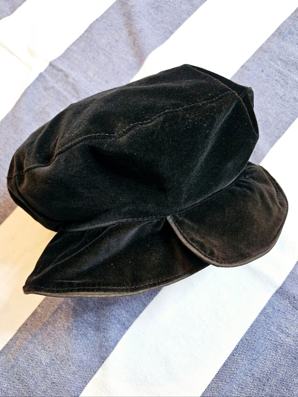 Vintage 90s Black Velvet Bucket Hat M